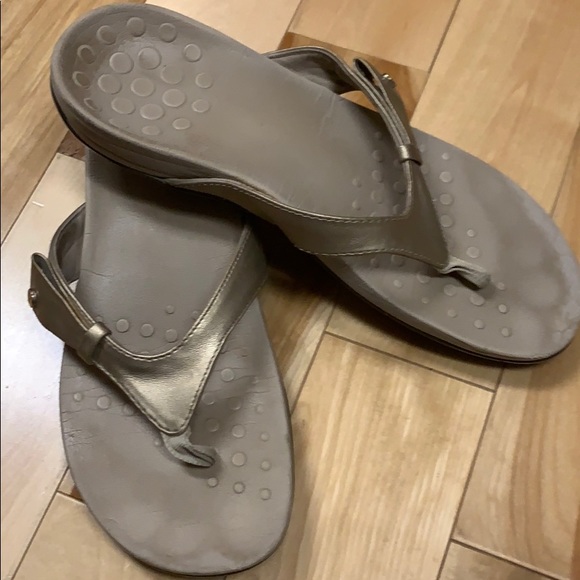 vionic sandals 8